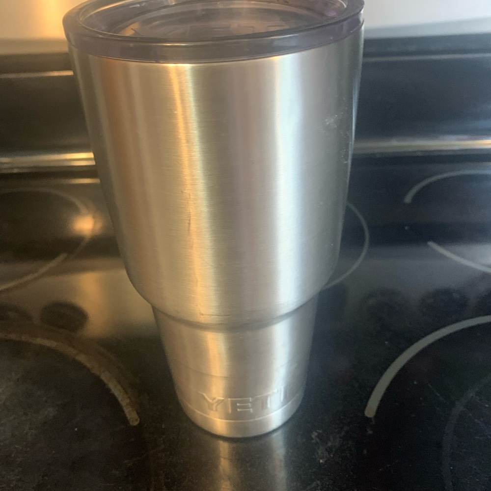 Yeti 30 oz insulated cup.